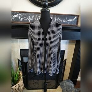 Liz Claiborne Geometric Black and White Top